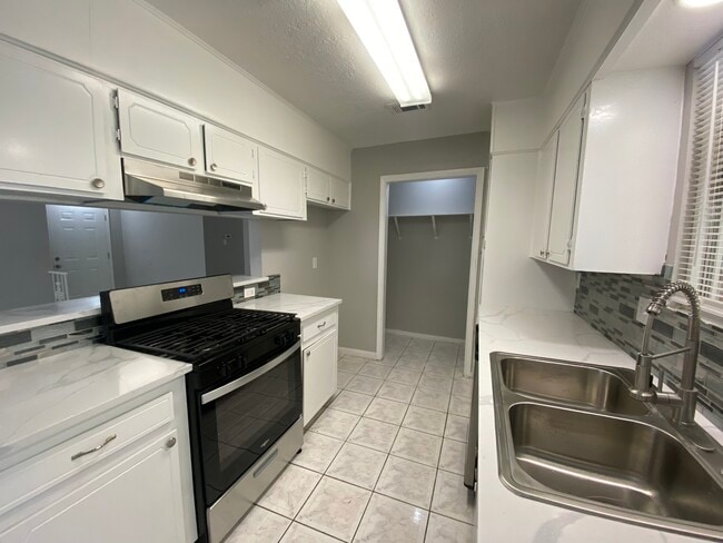 Photo - 12730 Labelle Ln