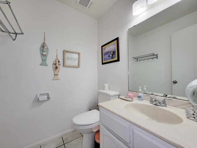 Building Photo - 404 1st St Rental