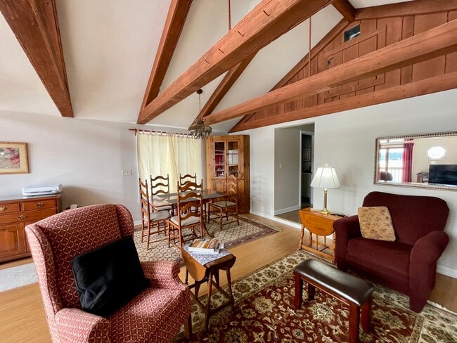Photo - 203 Pine Hollow Rd