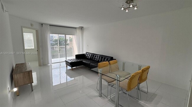 Photo - 9560 Weldon Cir Unidad J308