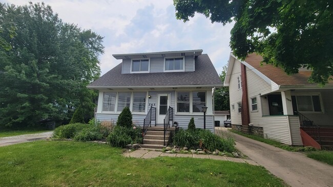 Photo - 765 E Buchtel Ave House