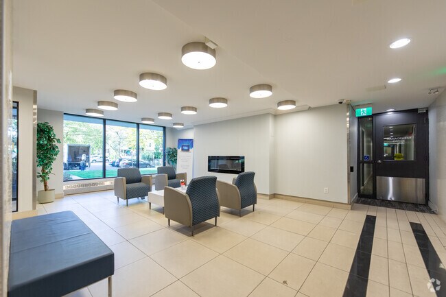 Lobby - 1080 Kingston