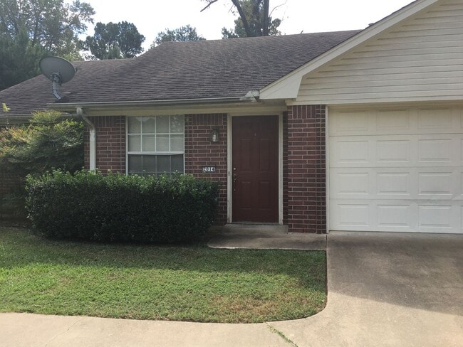 Building Photo - 2012 Seabiscuit Unit A Rental
