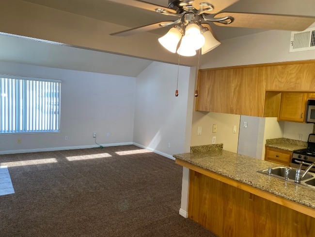 Photo - 500 White Ln