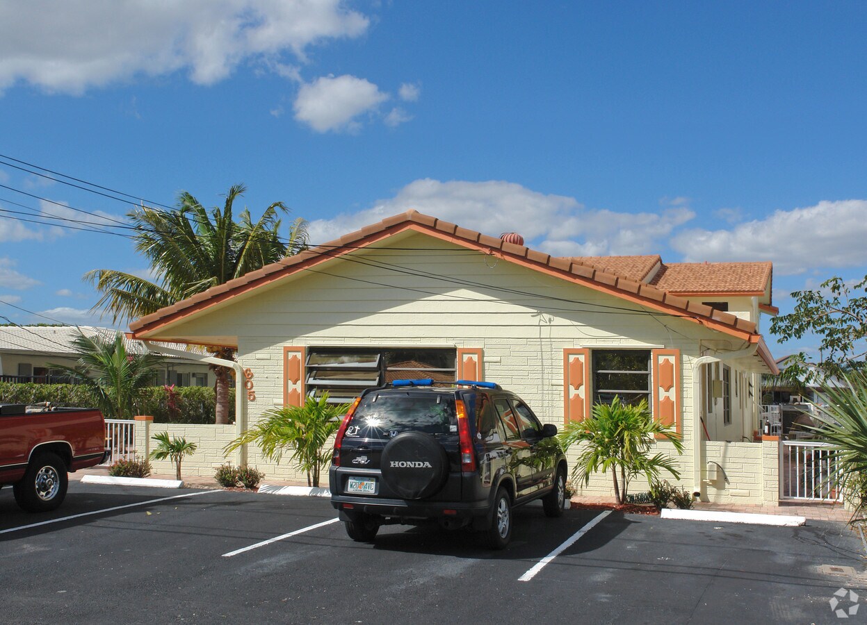 Photo - 605 S Riverside Dr