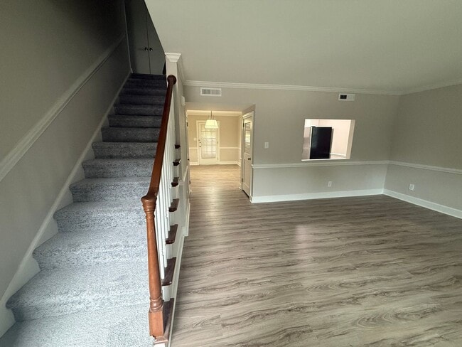 Photo - 2232 Nash Pl N
