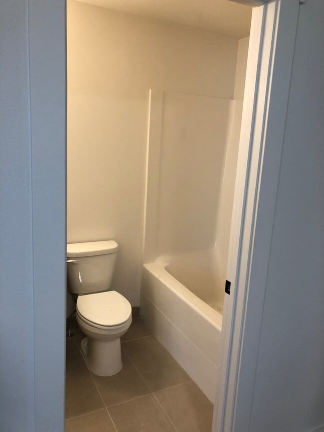 Photo - 4.5 Bathrooms ! 4 large bedrooms! Close to CWU