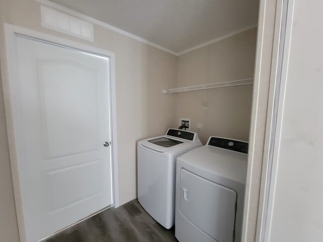 Photo - 112 Sheppard Ave