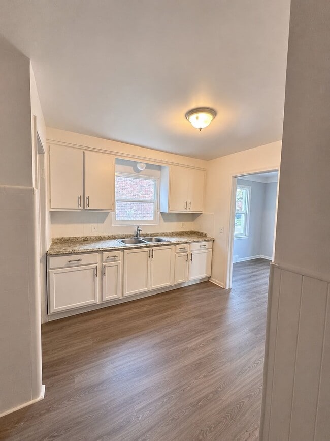 Photo - 11867 Laing St