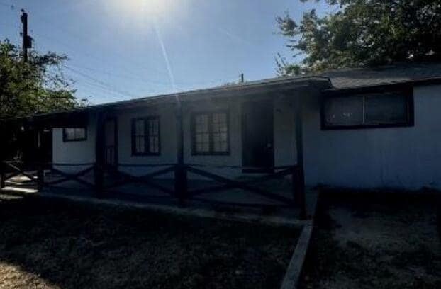 Photo - 405 N Burleson St