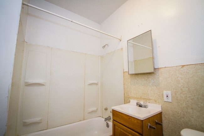 Building Photo - 111 S Olive St Unit B