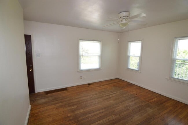 Photo - 1460 Greendale Rd