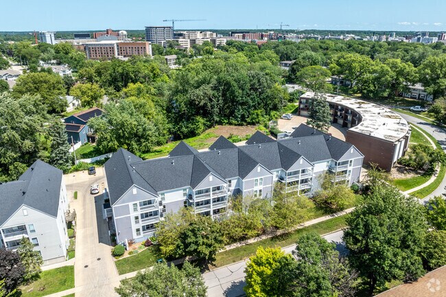 Lush Green Vibes! - Oakcrest Condominiums