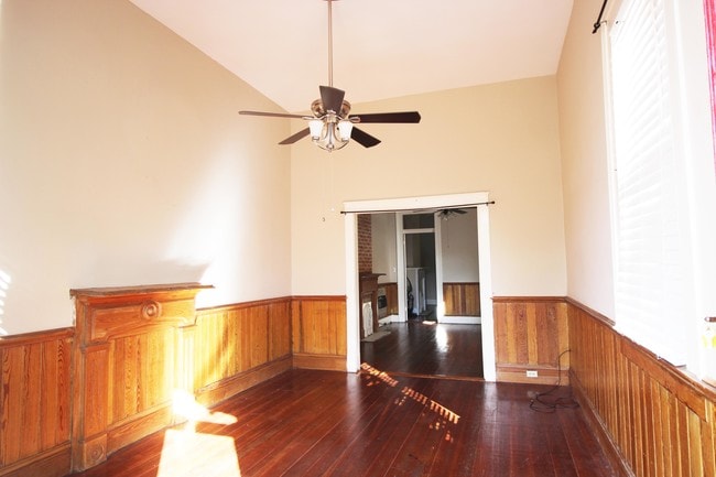 Building Photo - 4115 Burgundy St Unit 4115 Rental