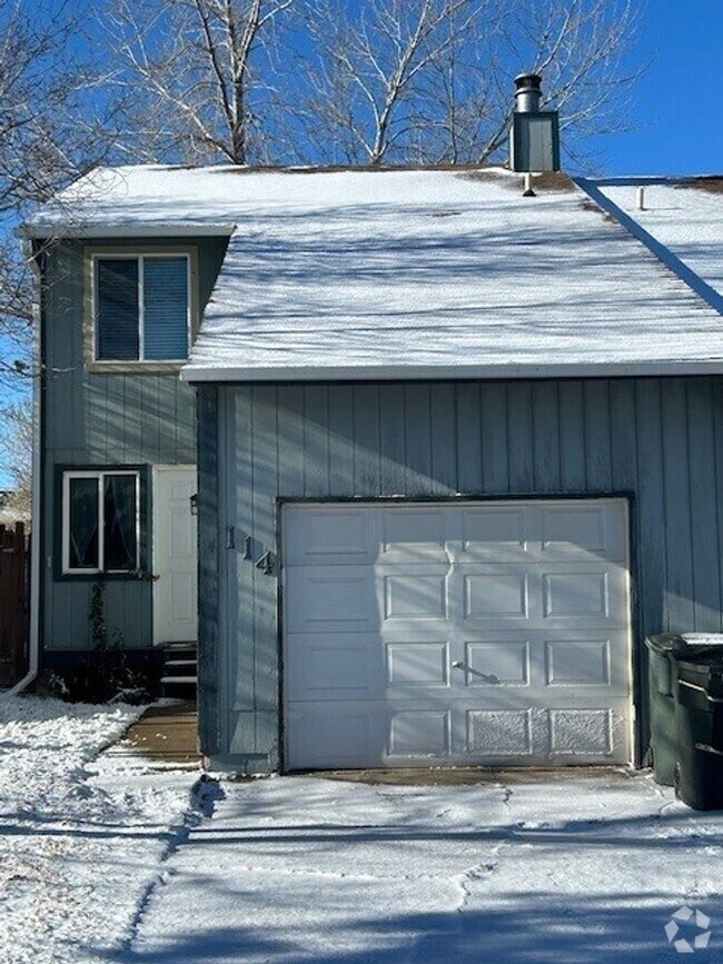 Building Photo - 3 bedroom, 2.5 bath 1,256 sqft Townhouse