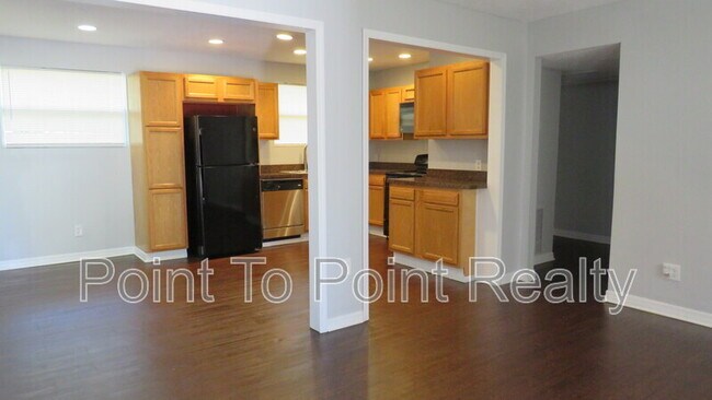 Photo - 1647 Dibble Cir W