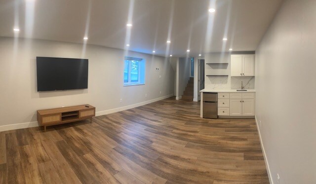 Photo - 121 Burgundy Cir