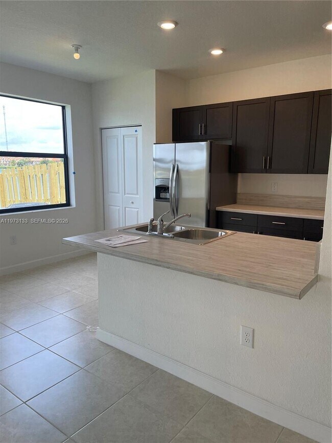 Photo - 20564 NE 5th Pl