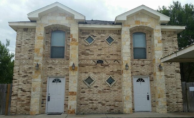Building Photo - 504 Rock Cir Unit 1