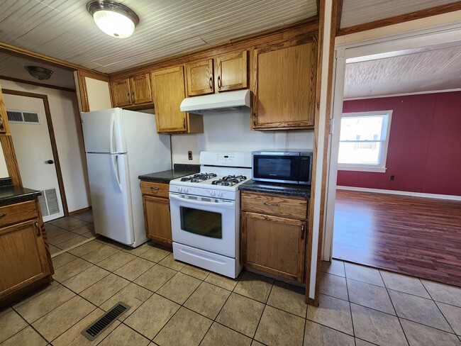 Photo - 700 W Ridgeway Ave