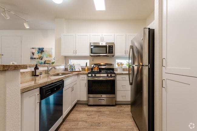 2BR, 2BA - 1148 SF
