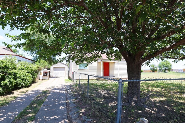 Photo - Cute home in Gables for rent~ 2 bed/1 bath