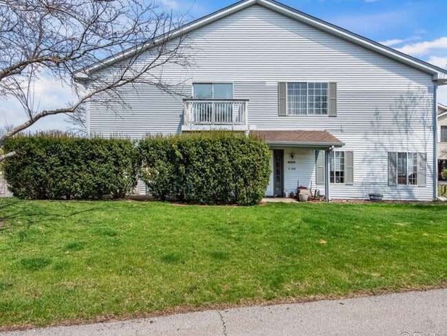 Building Photo - 6S018 Steeple Run Dr Unit 6S018