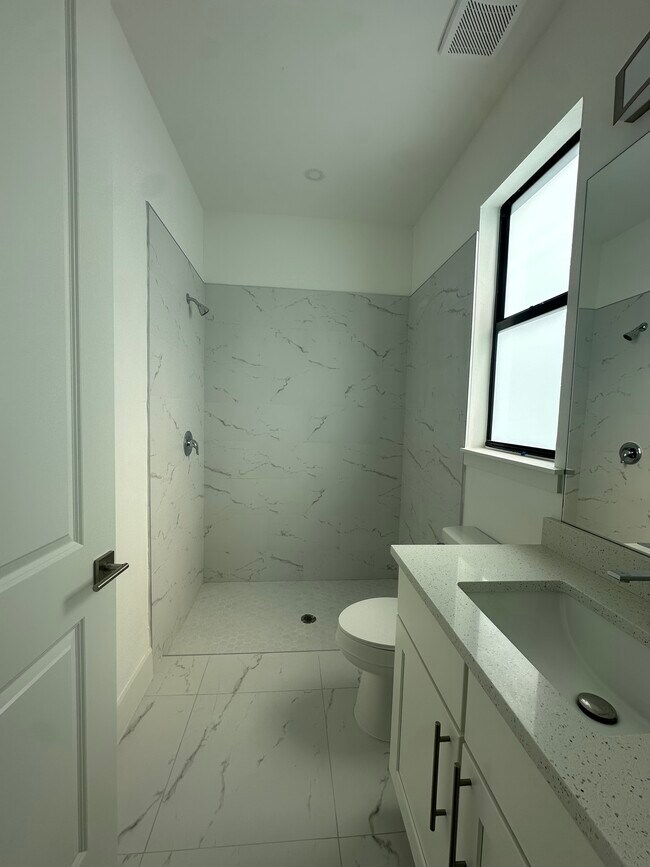 Photo - 1120 Homer Ave S