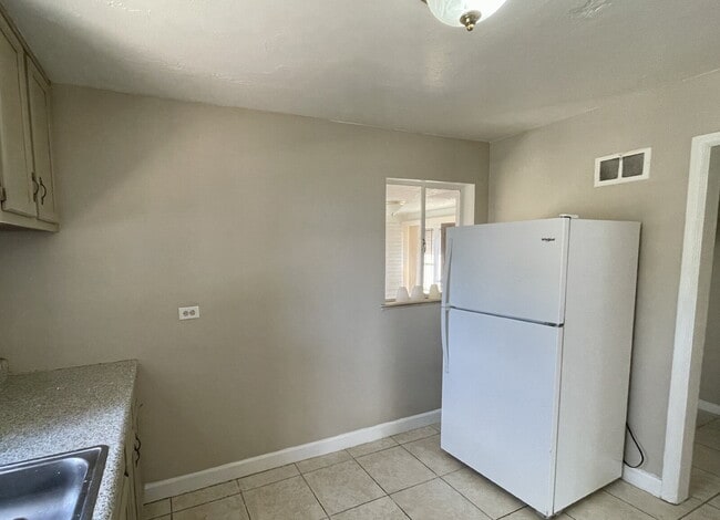 Photo - 3 Bed 1 Bath Ranch in North Park Hill! (Available Immediately)