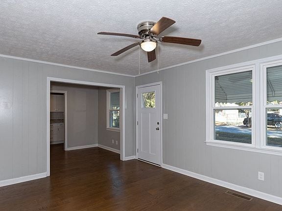 Photo - 3310 Albert St