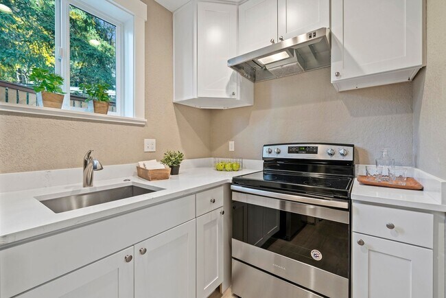 Photo - 'Redmond 12' Studios Unit 103