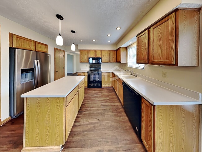 8438 Lucerne Dr