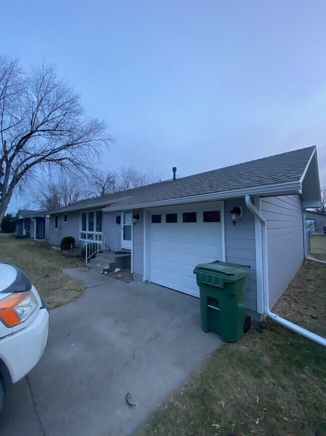 Photo - 2304 Hewitt Dr House