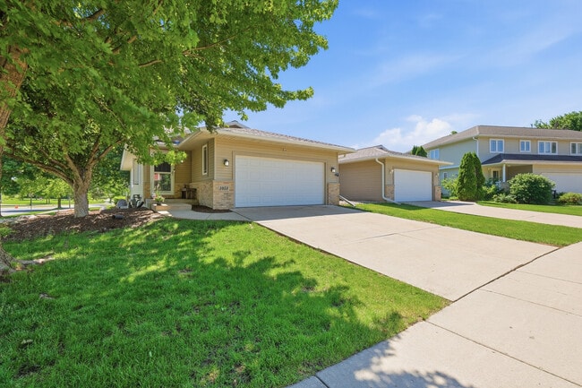1053 Side View - 1051 Tamarack Way Unit 1051 Tamarack Way