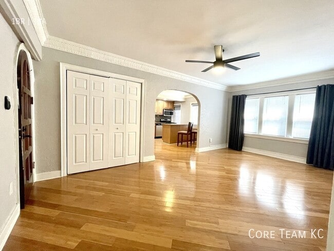 4804 Jefferson St Unit 104