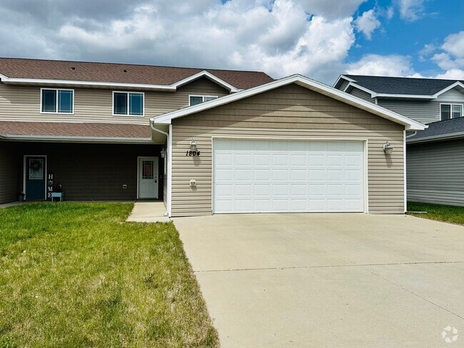 Building Photo - 3 Bedroom Townhome!