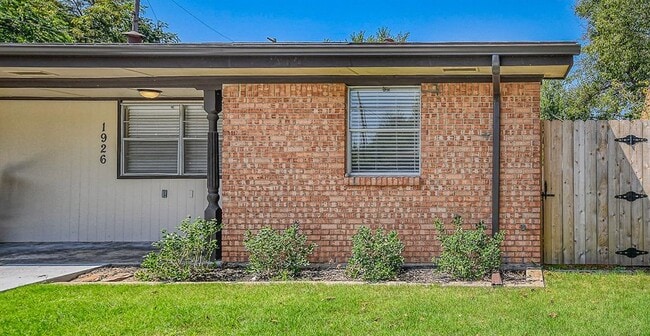 Photo - 1926 Cherokee Ln