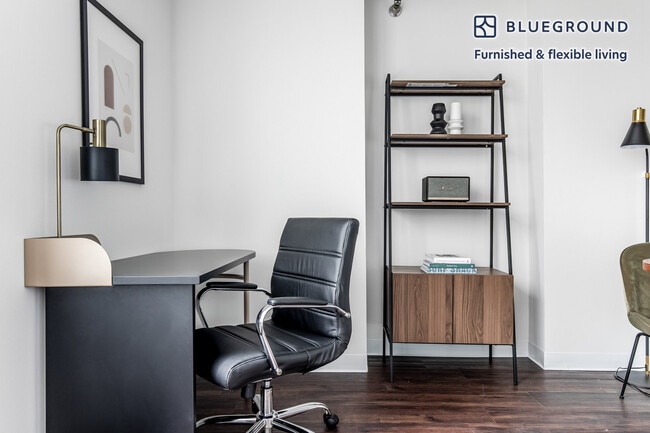 Photo - 445 E Ohio St Unidad FL17-ID788