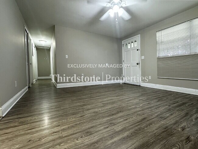 Photo - 455 W Clermont Dr