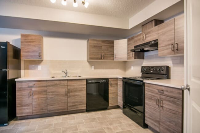 Photo - 4705-A-4749 49 Ave