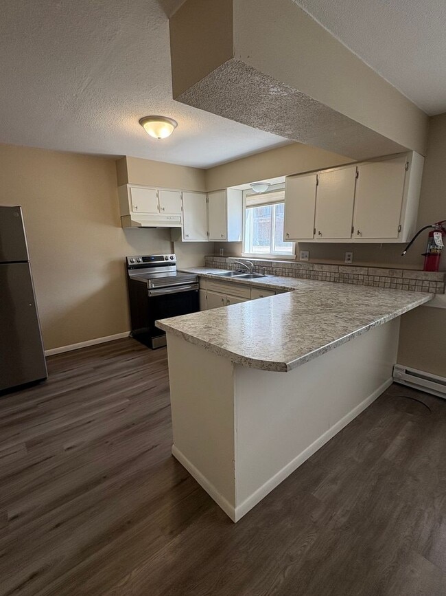 Building Photo - 1114 University Dr N Unit 3