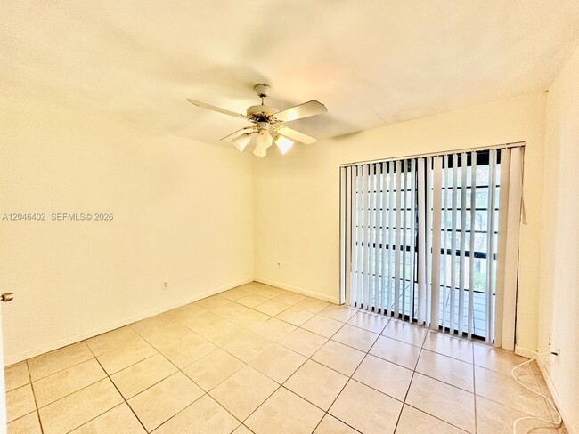 Building Photo - 809 NE 199th St Unit 206-7