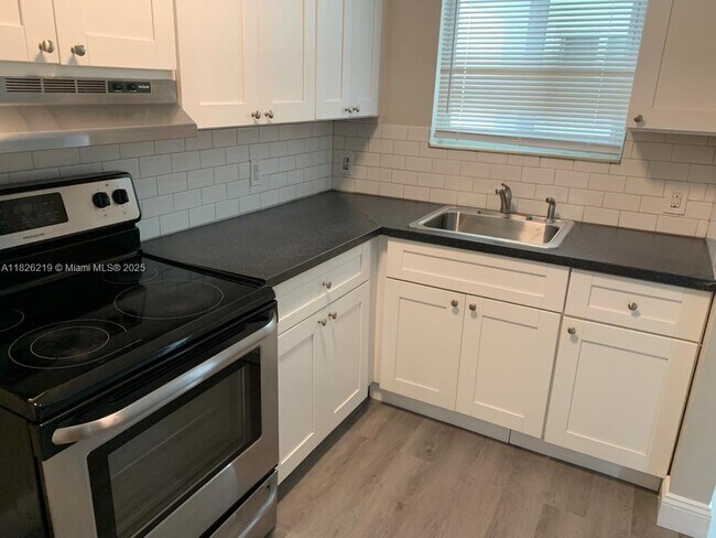 Photo - 793 NW 91st St Apartamento Unidad 4