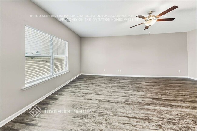 Photo - 439 Vermeer Ct