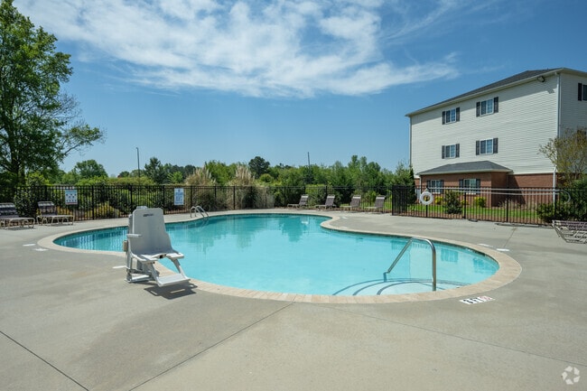 Swimming Pool - Stonecrest Apartments
