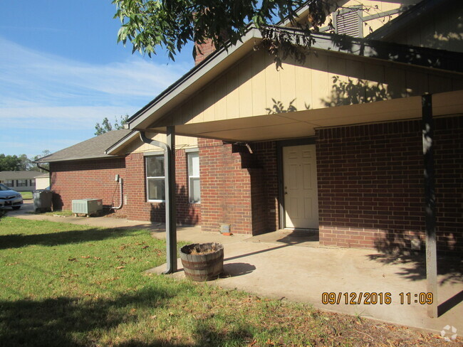 Building Photo - 1211 NW Bell Ave Unit A Rental
