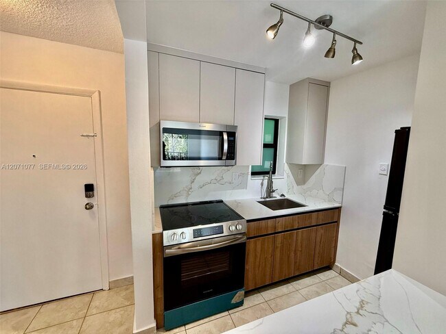 Photo - 1530 SW 2nd St Unit 304