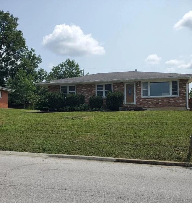 Building Photo - 1951 Elmwood Dr E Rental