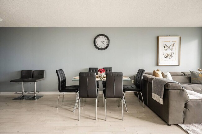 Photo - 491 Front St W Unit ID1037048P