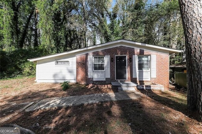 Building Photo - 210 Oak Dr SE